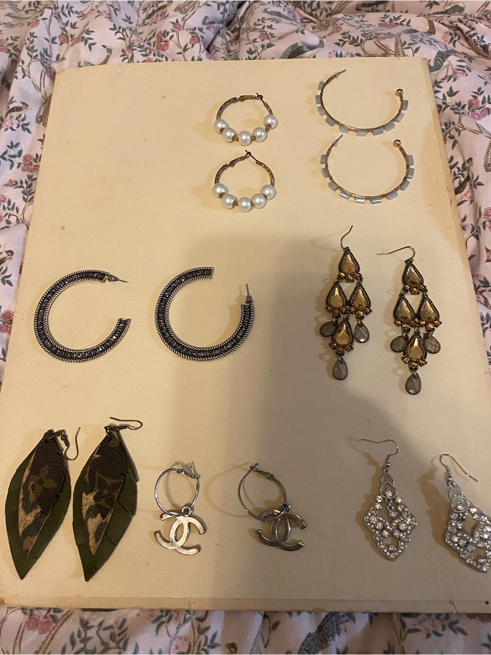 Women's Earring Lot.